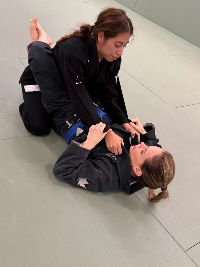 Two women training in the Gi